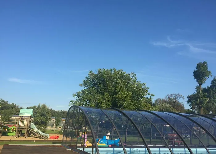 Ledowohouse Vintage Own Golf Course, Kids Friendly *